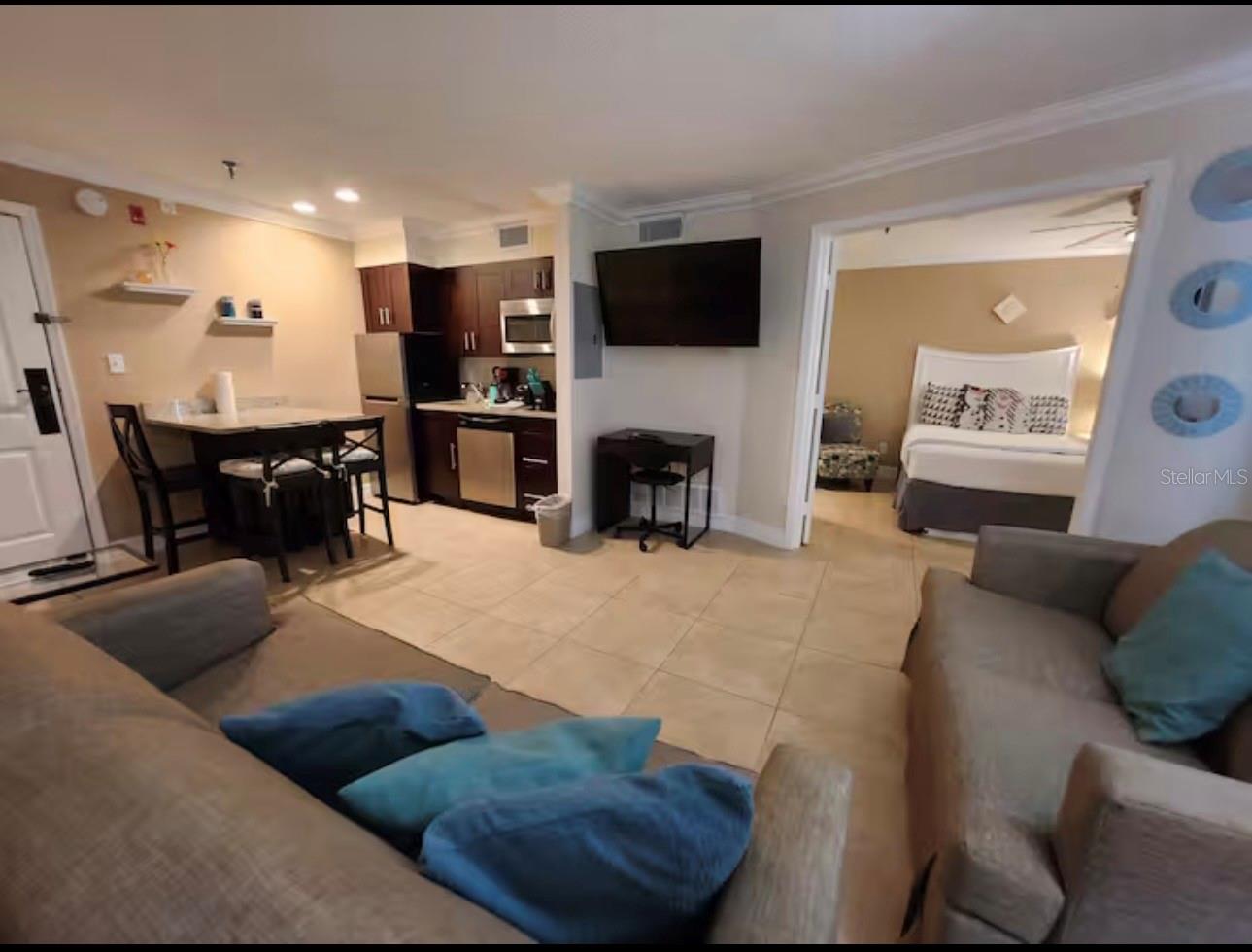 PARKWAY PALMS RESIDENCE MAINGATE - Residential