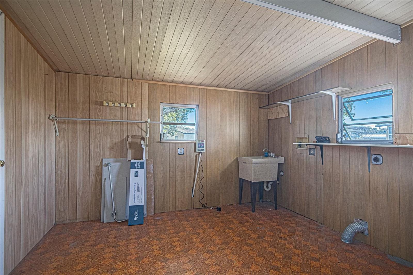 ZELLWOOD STATION - Residential