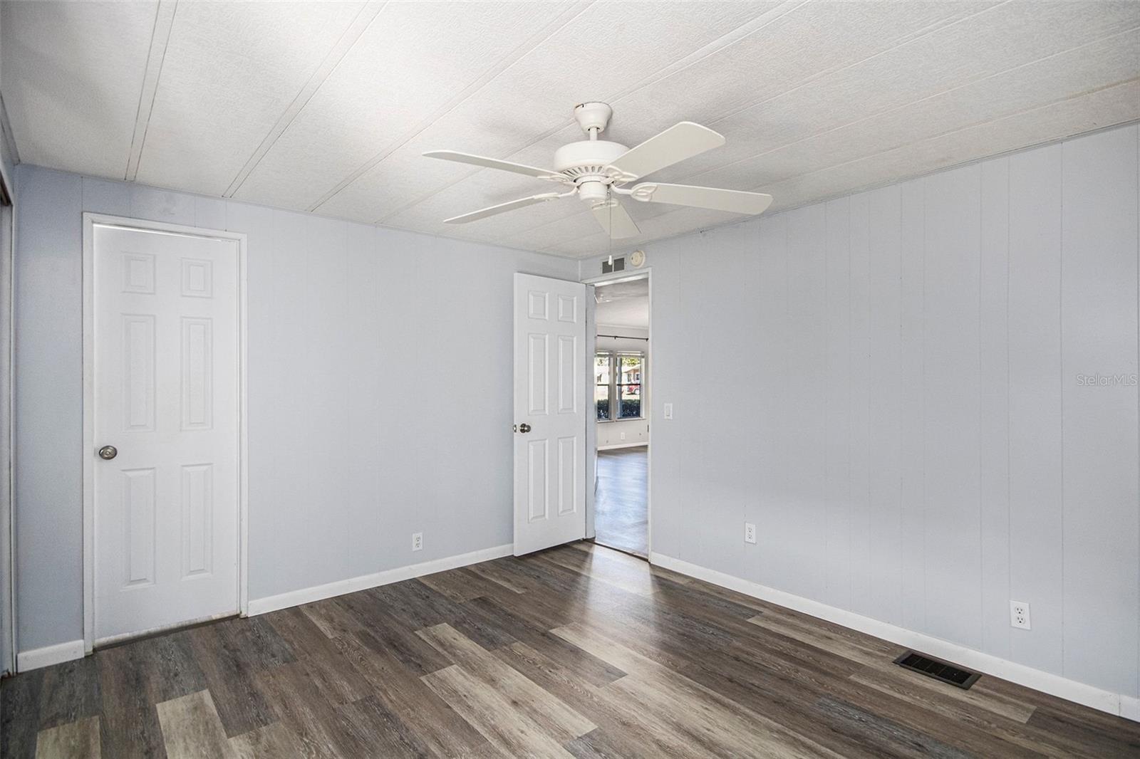 ZELLWOOD STATION - Residential