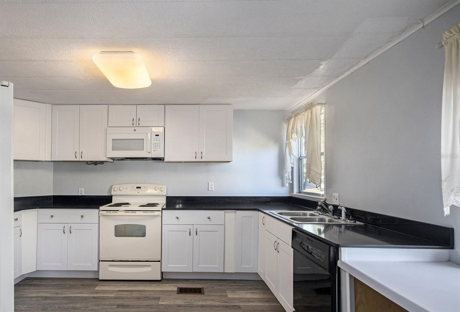 ZELLWOOD STATION - Residential