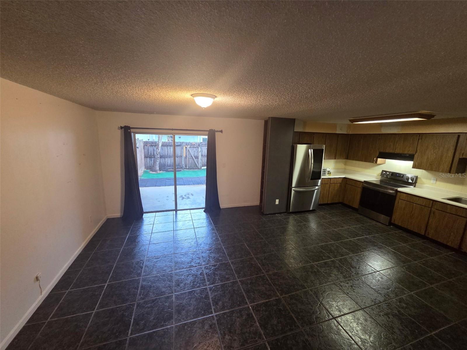 UNIVERSITY SQUARE UNIT 2 - Residential