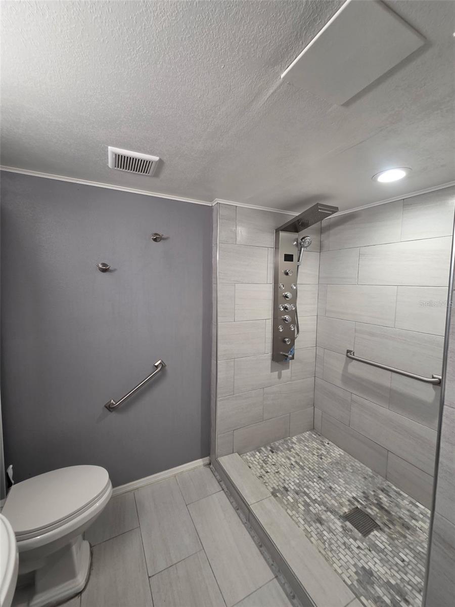 UNIVERSITY SQUARE UNIT 2 - Residential
