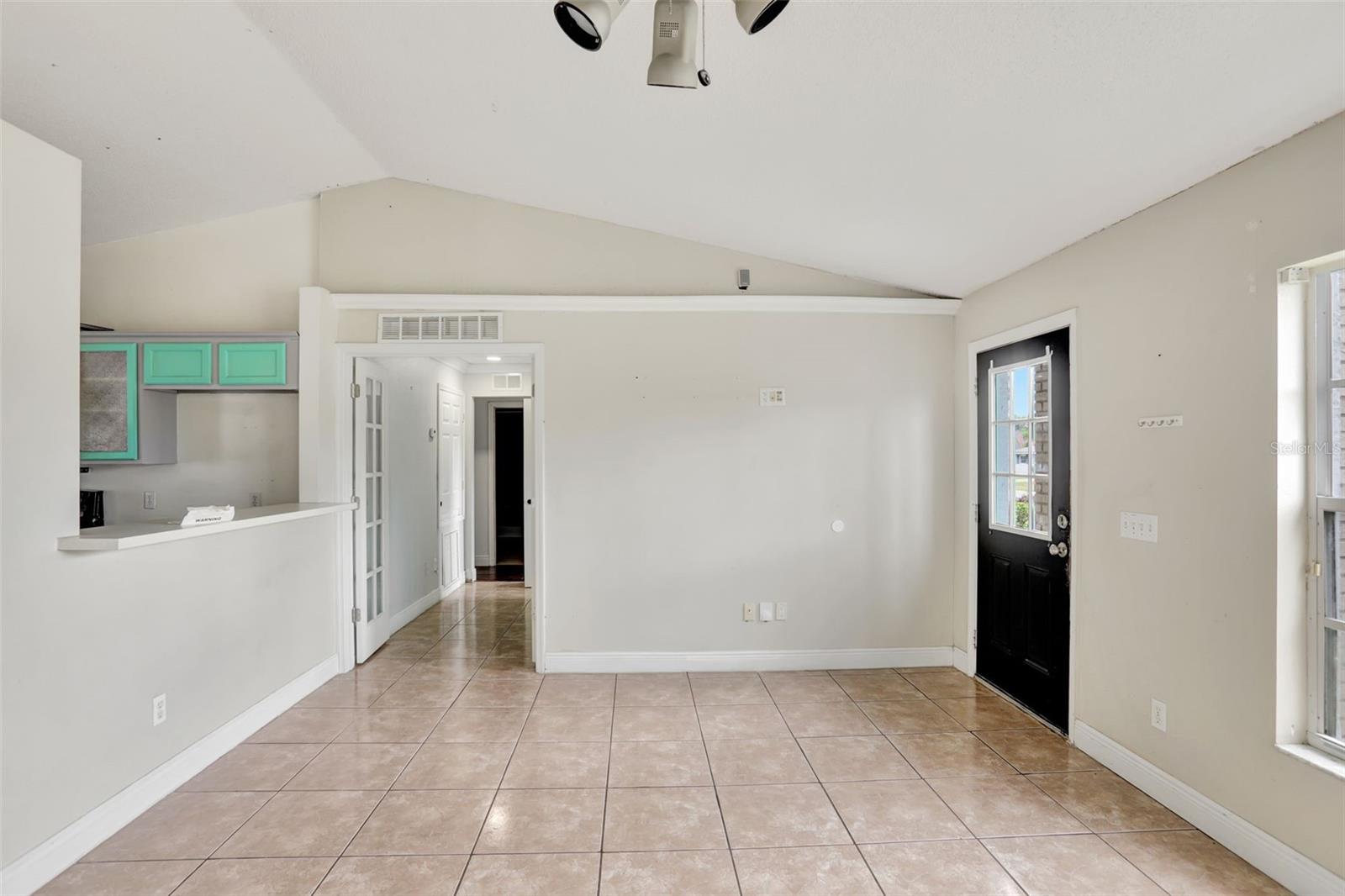 1053 E HANCOCK DRIVE