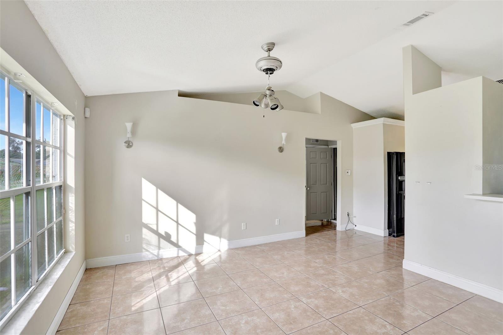 1053 E HANCOCK DRIVE