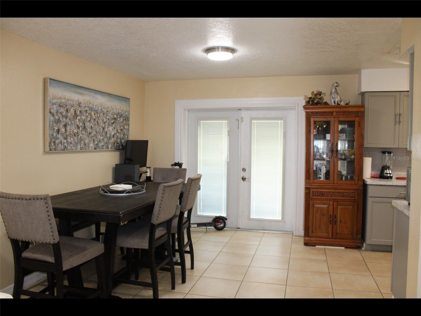 17 TROTTERS CIRCLE