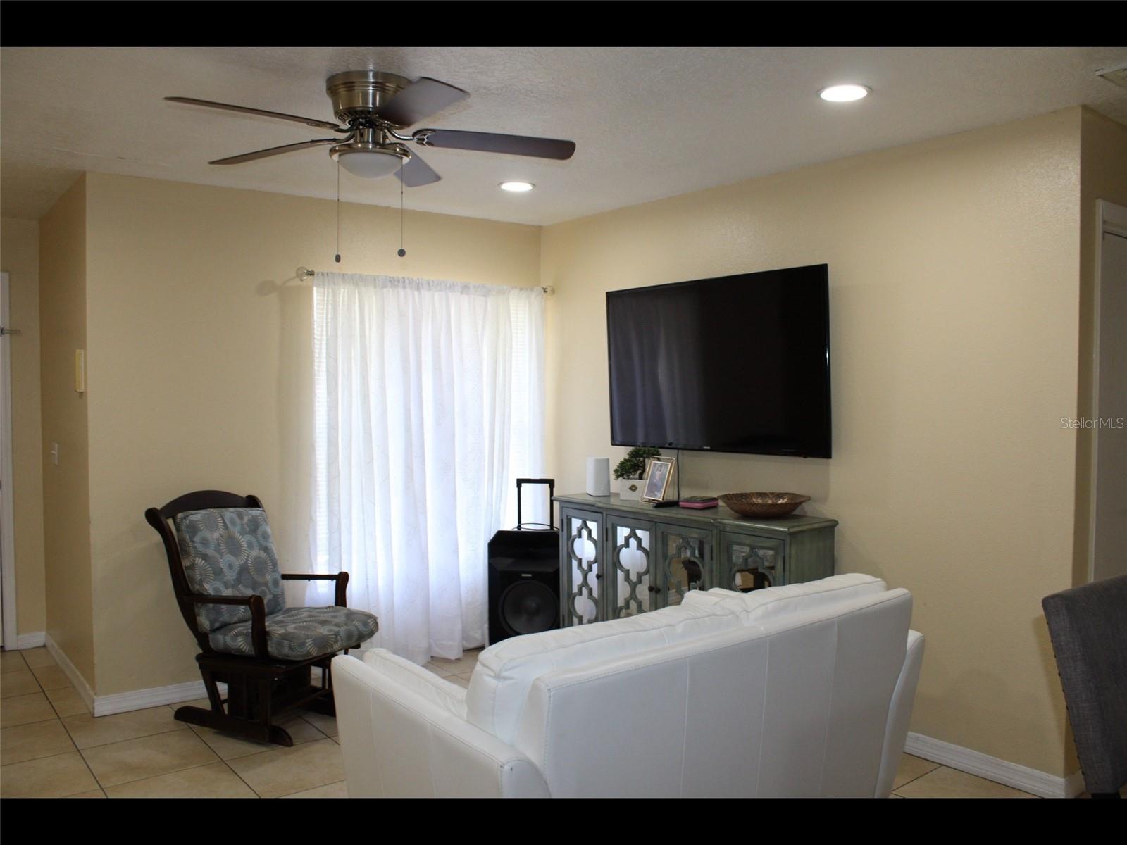 17 TROTTERS CIRCLE