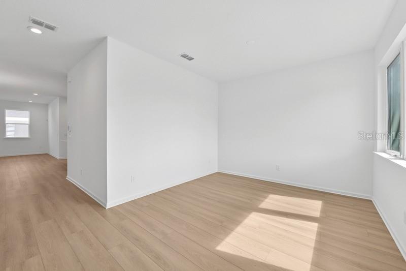 1821 CROWNCREST DRIVE