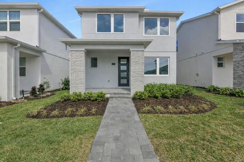 Photo of 1821 Crowncrest Drive, Apopka, FL 32703 (MLS # O6380434)