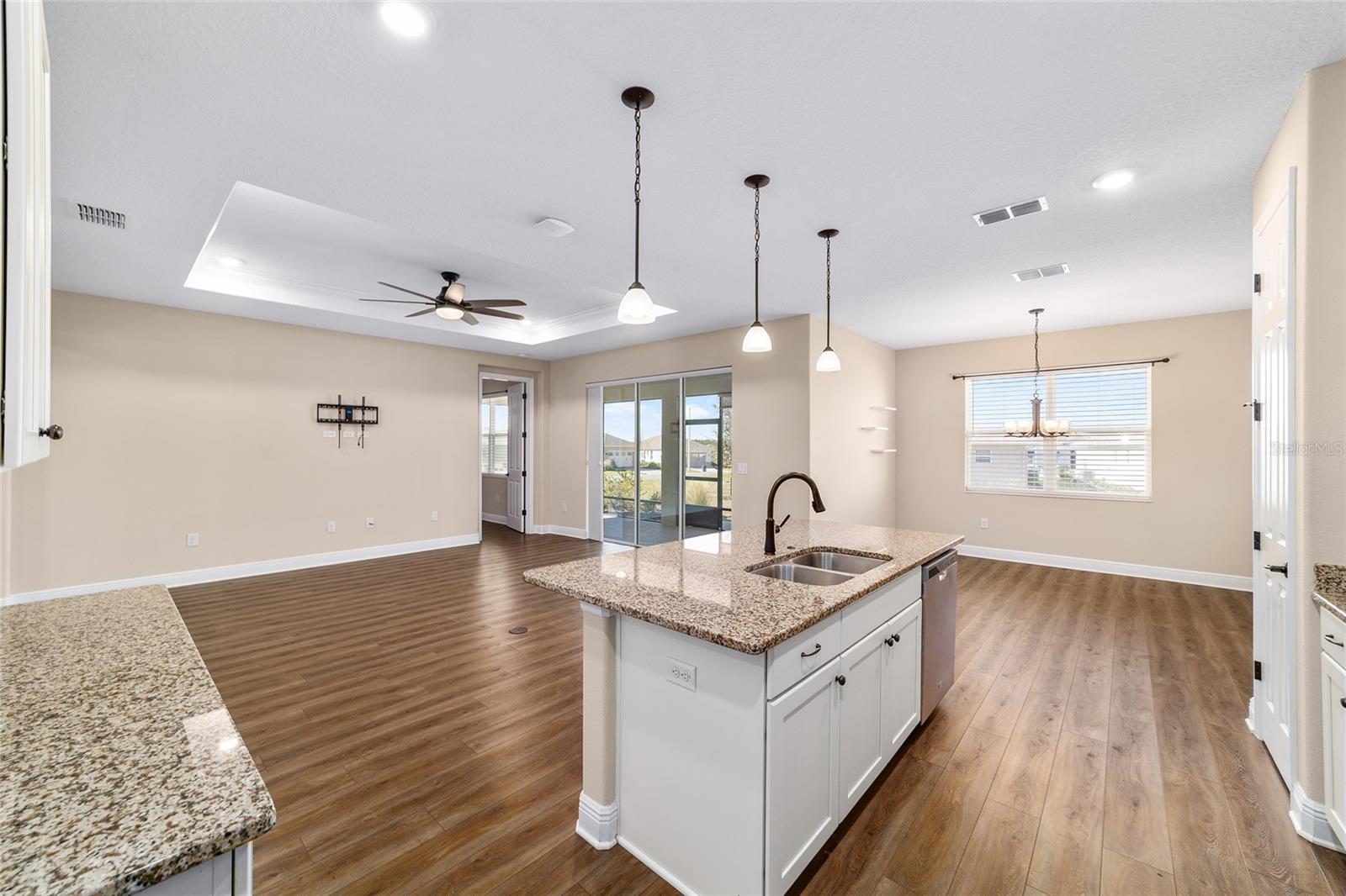 ON TOP OF THE WORLD - Residential