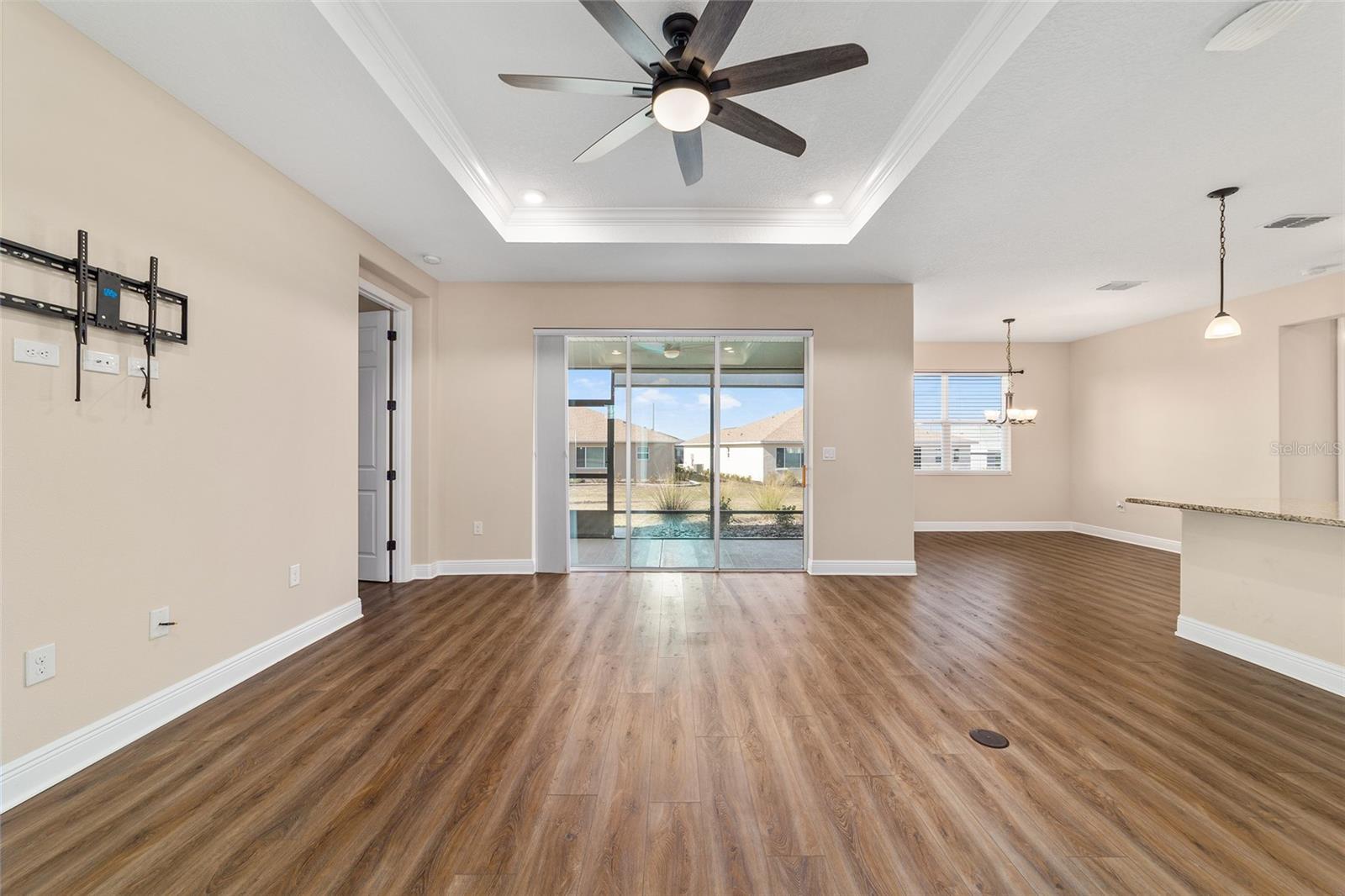 ON TOP OF THE WORLD - Residential