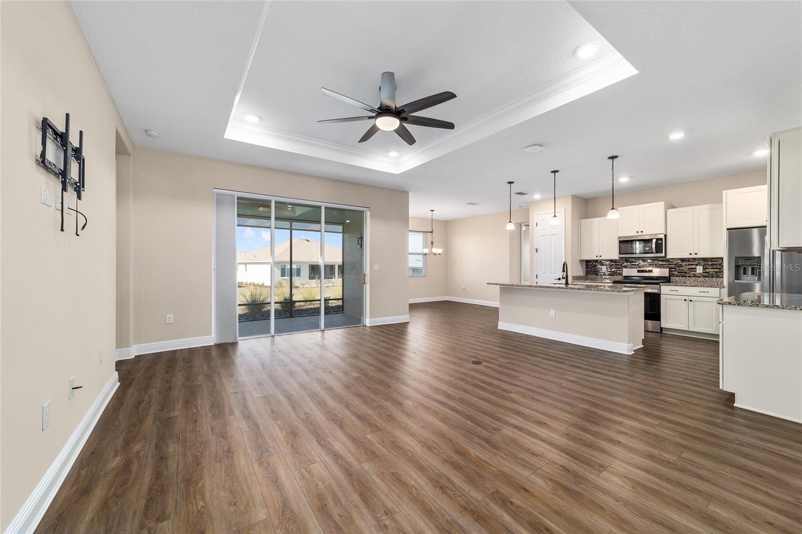 ON TOP OF THE WORLD - Residential