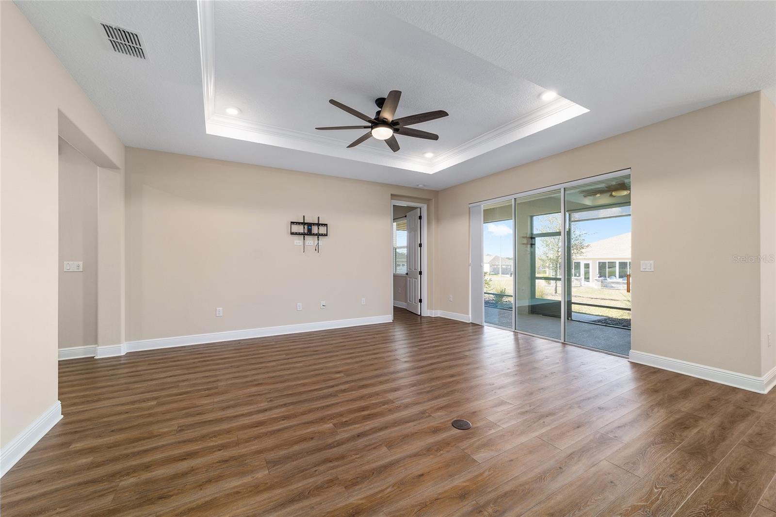 ON TOP OF THE WORLD - Residential