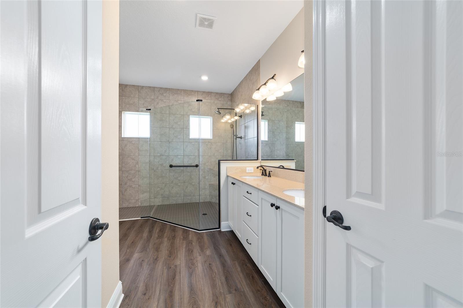 ON TOP OF THE WORLD - Residential