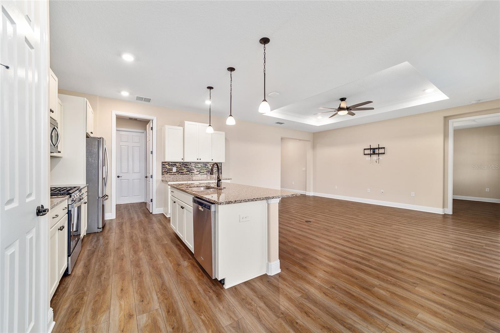 ON TOP OF THE WORLD - Residential