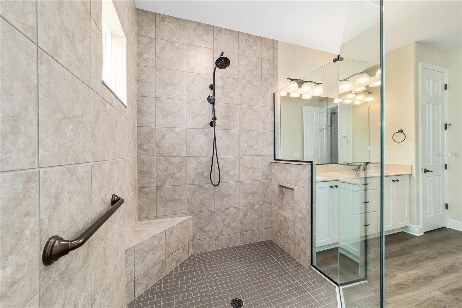 ON TOP OF THE WORLD - Residential