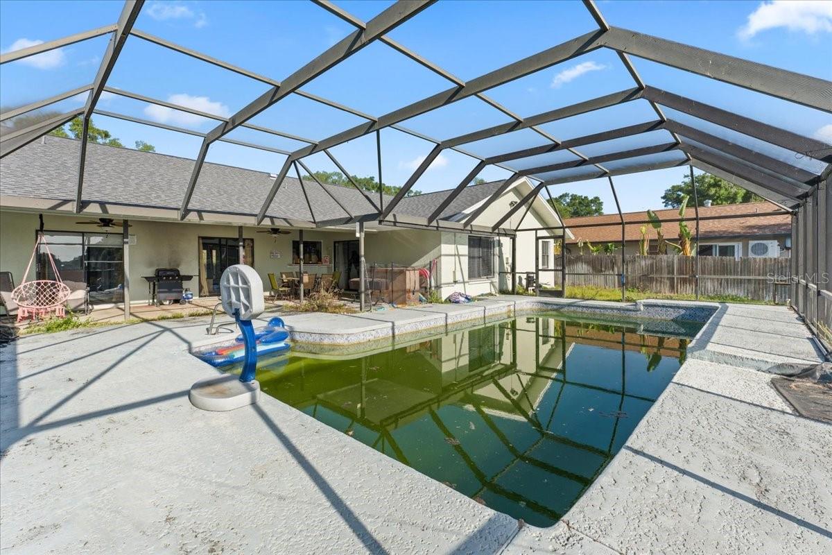 STRATFORD - Residential