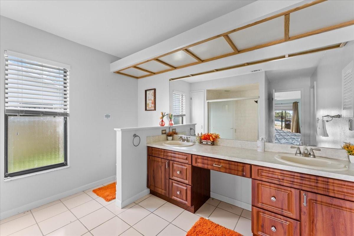 STRATFORD - Residential