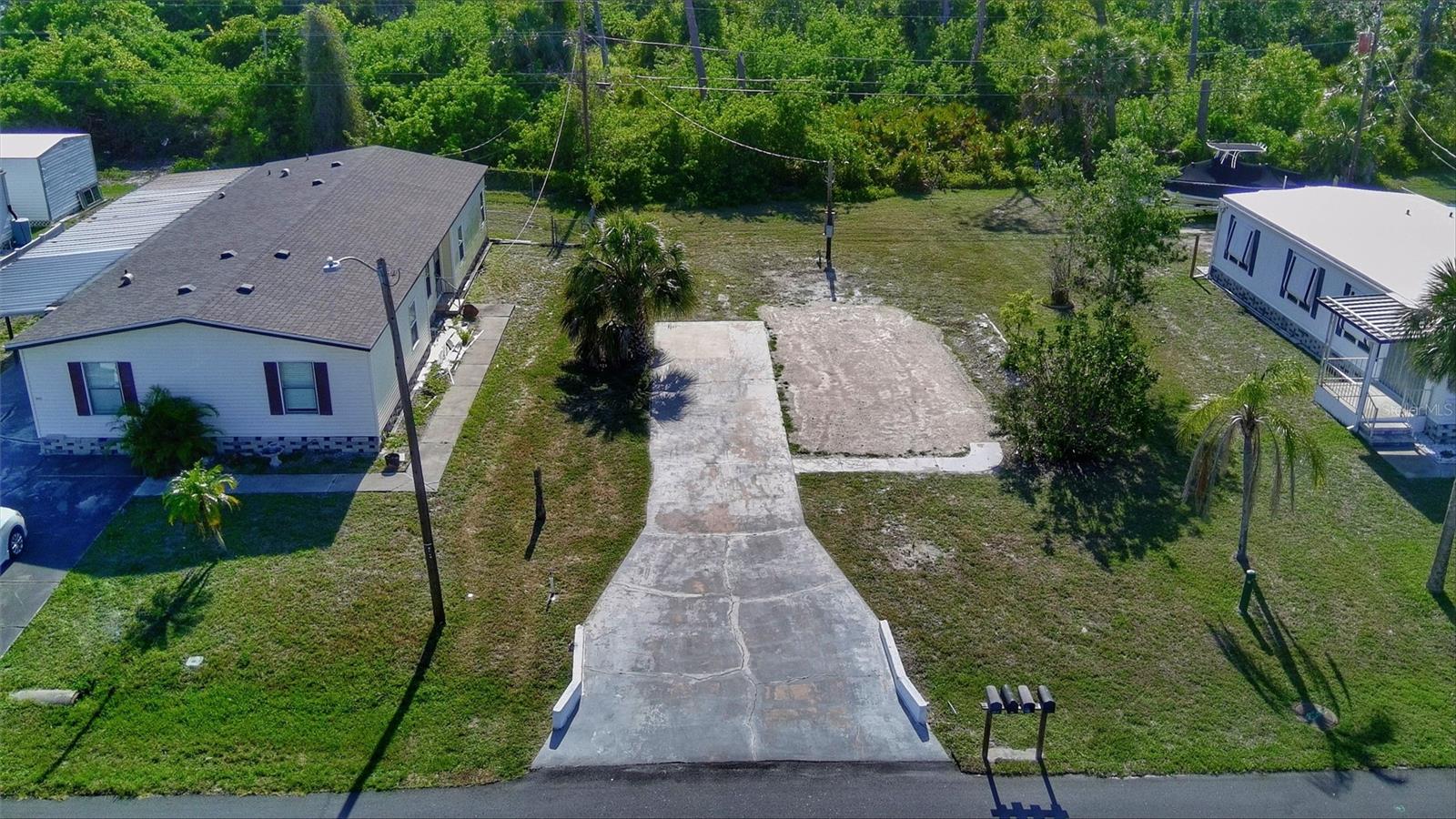 HOLIDAY MOB ESTATES 1ST ADD - Land