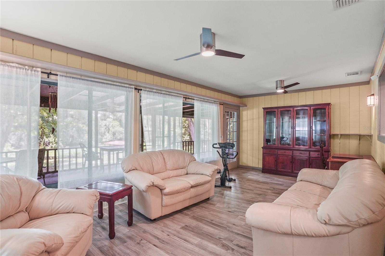 RIVER RETREATS - Residential