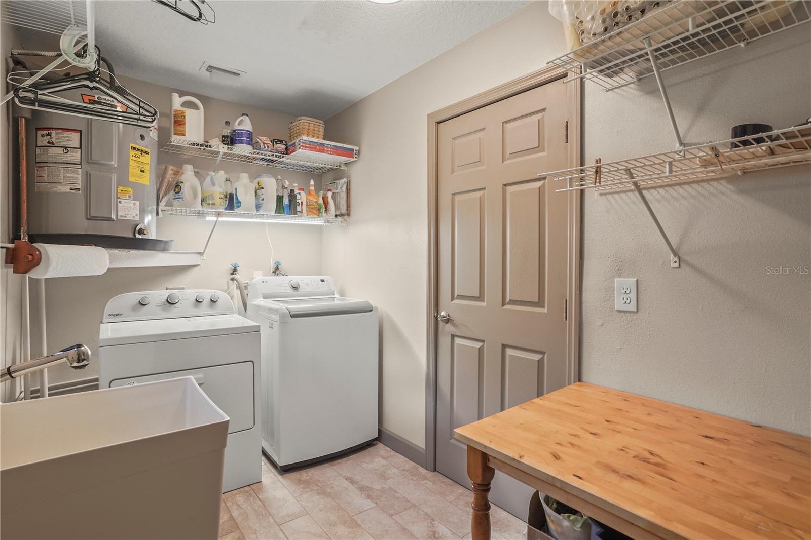 RIVER RETREATS - Residential