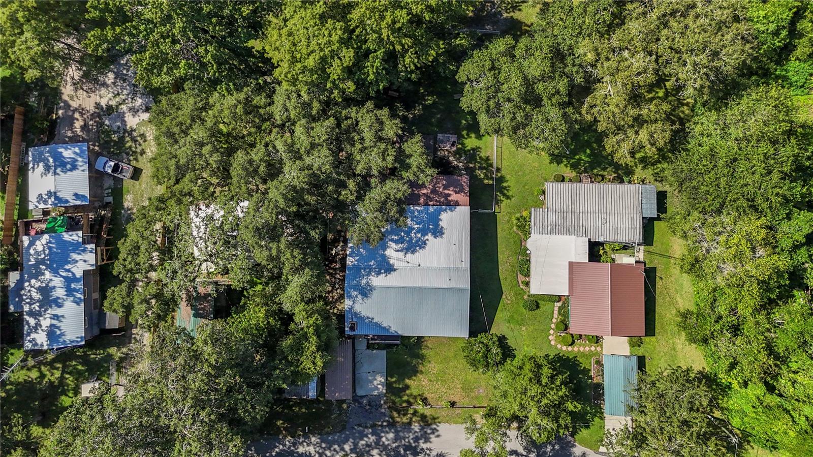 RIVER RETREATS - Residential