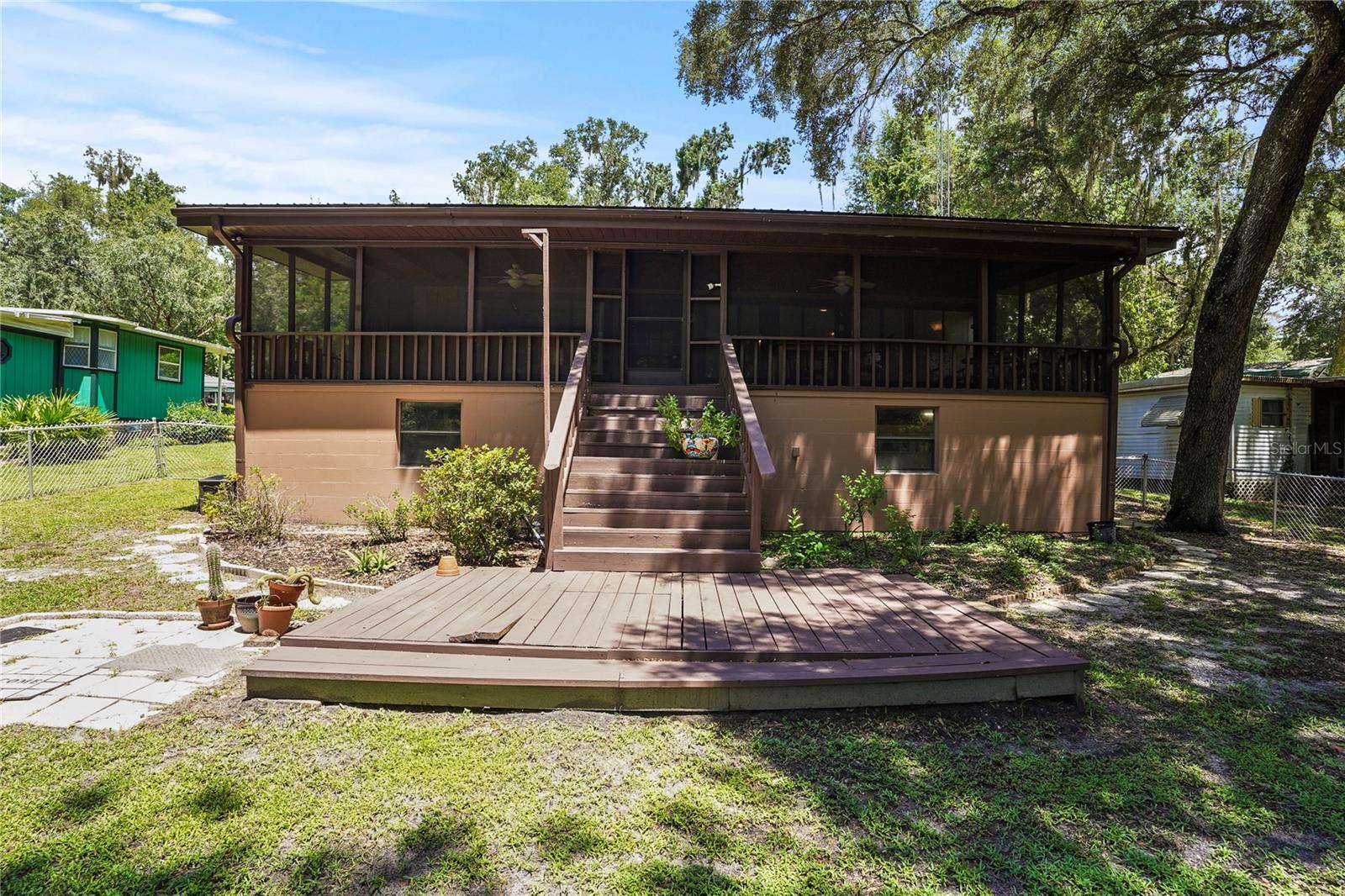 RIVER RETREATS - Residential