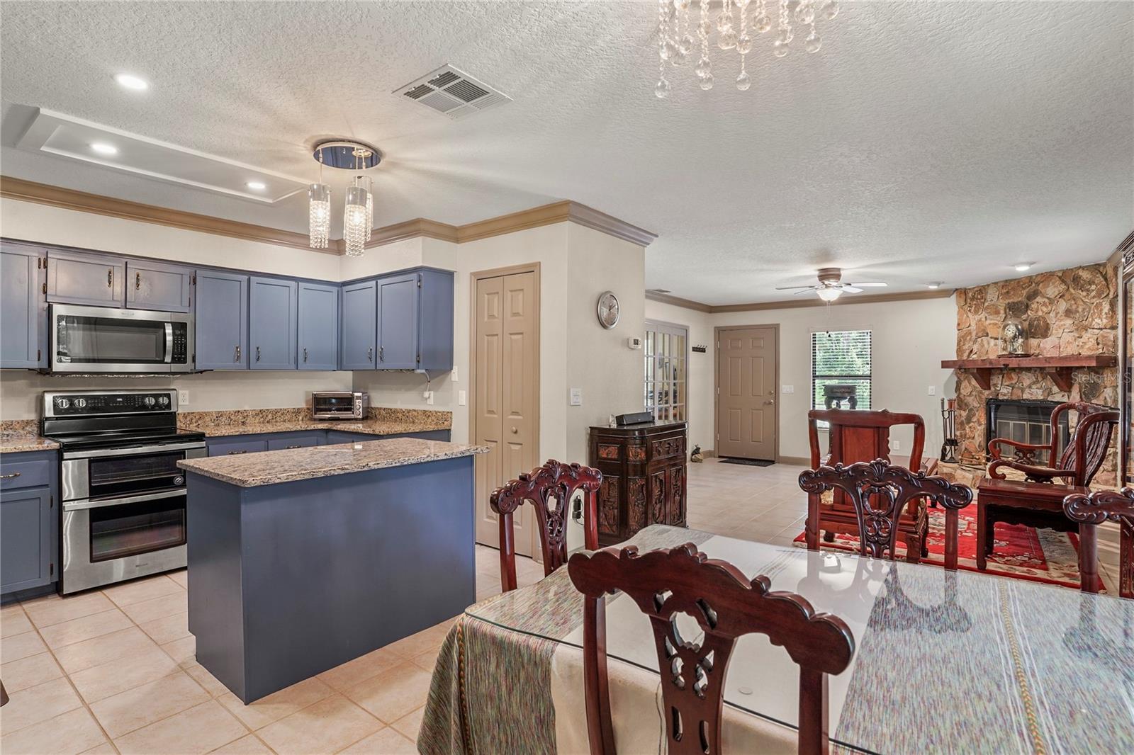 RIVER RETREATS - Residential