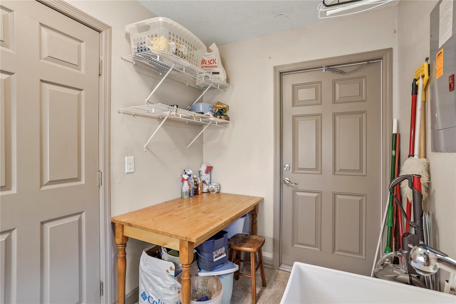 RIVER RETREATS - Residential