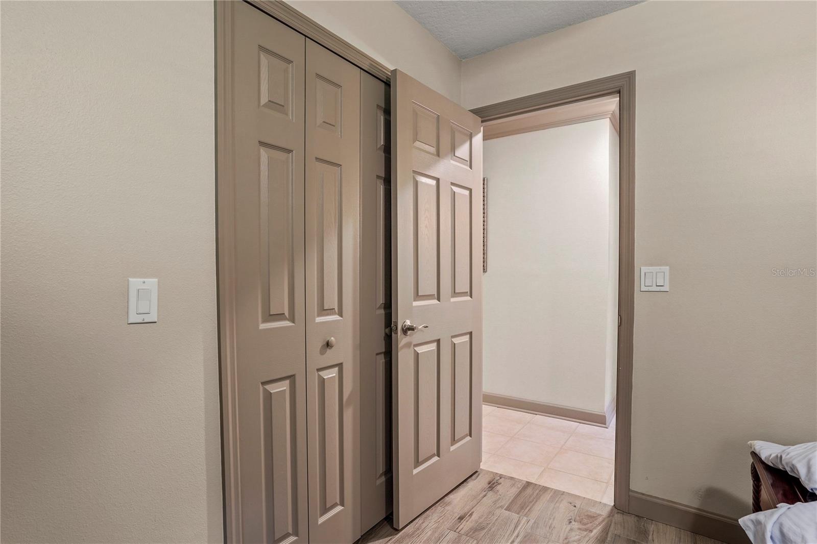 RIVER RETREATS - Residential