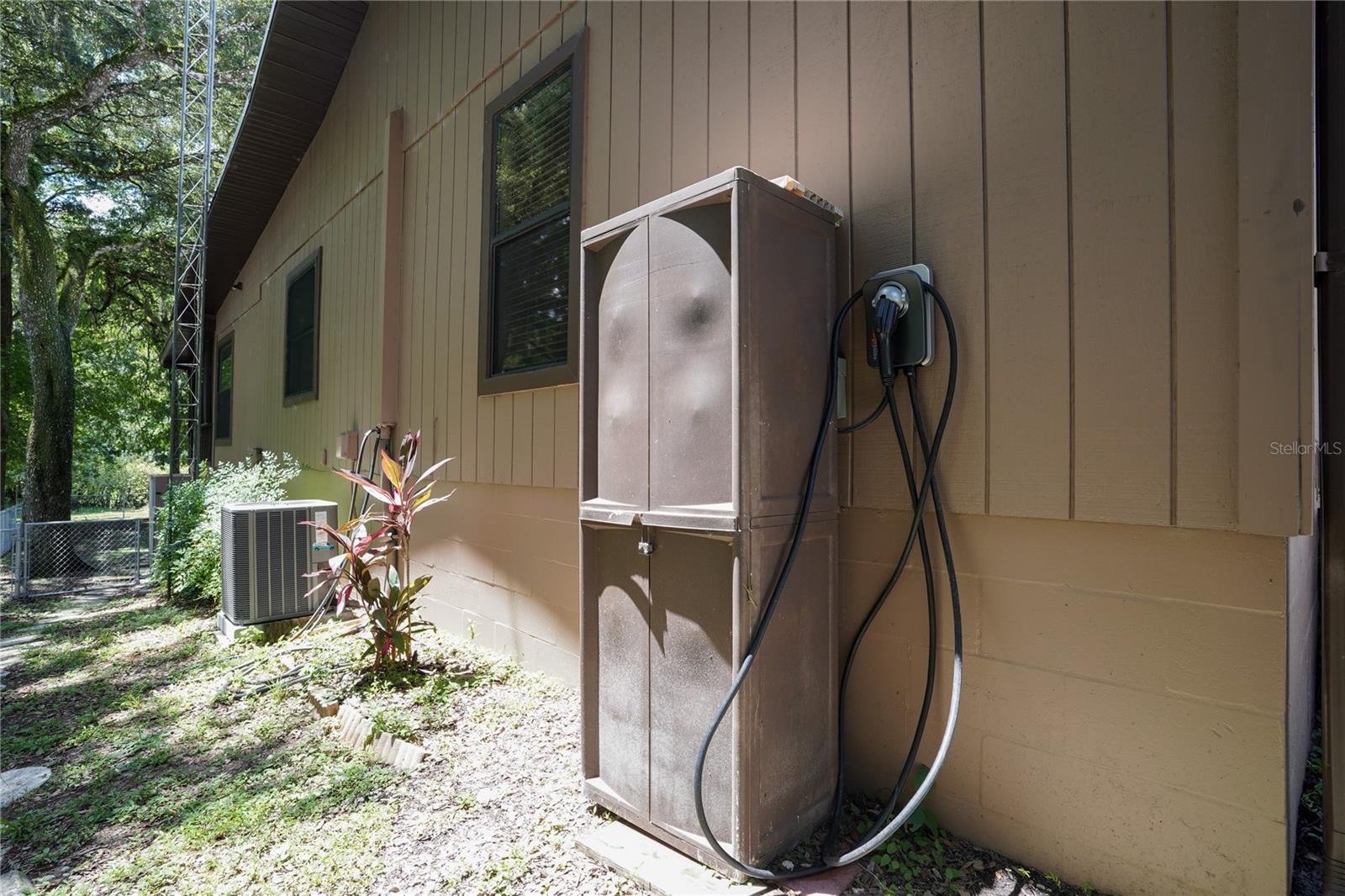 RIVER RETREATS - Residential