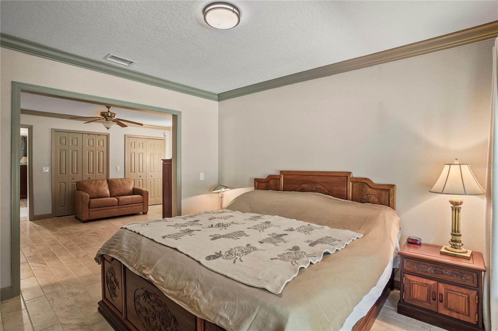 RIVER RETREATS - Residential