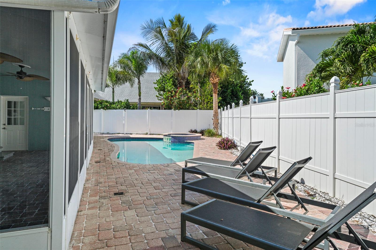 CARLOUEL SUB - Residential