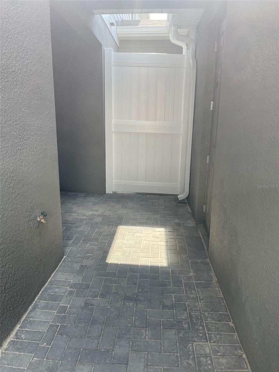 BRIXTON TWNHMS - Residential Lease