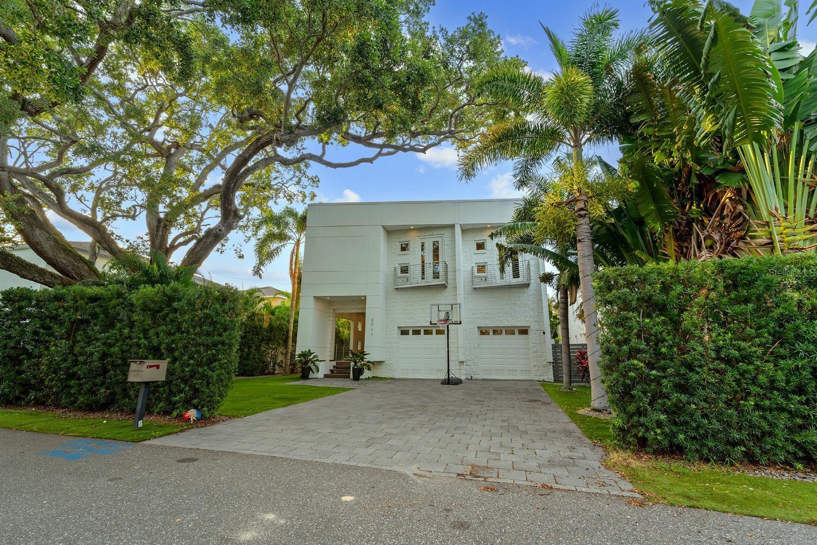2711 W TRILBY AVENUE