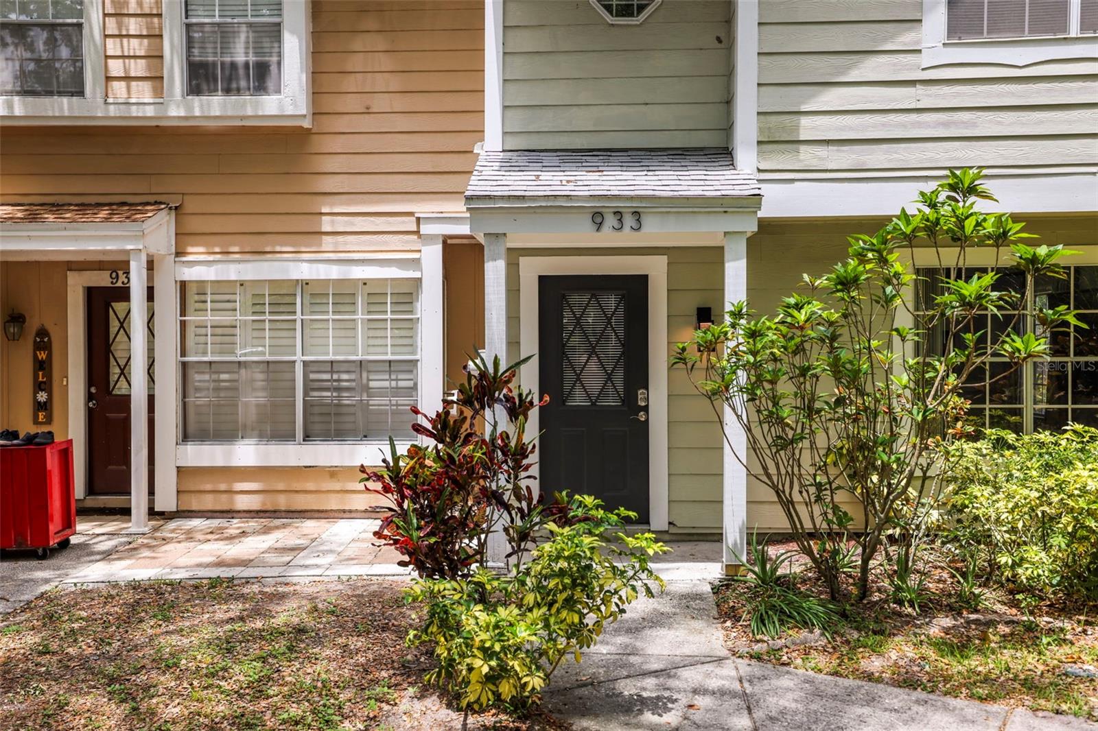 933 HAMILTON COURT