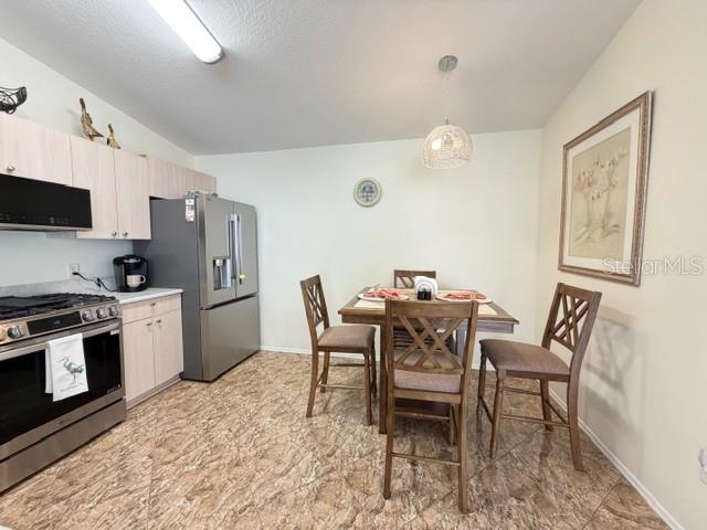 VILLAGES OF SUMTER VILLA LA CRESENTA - Residential Lease