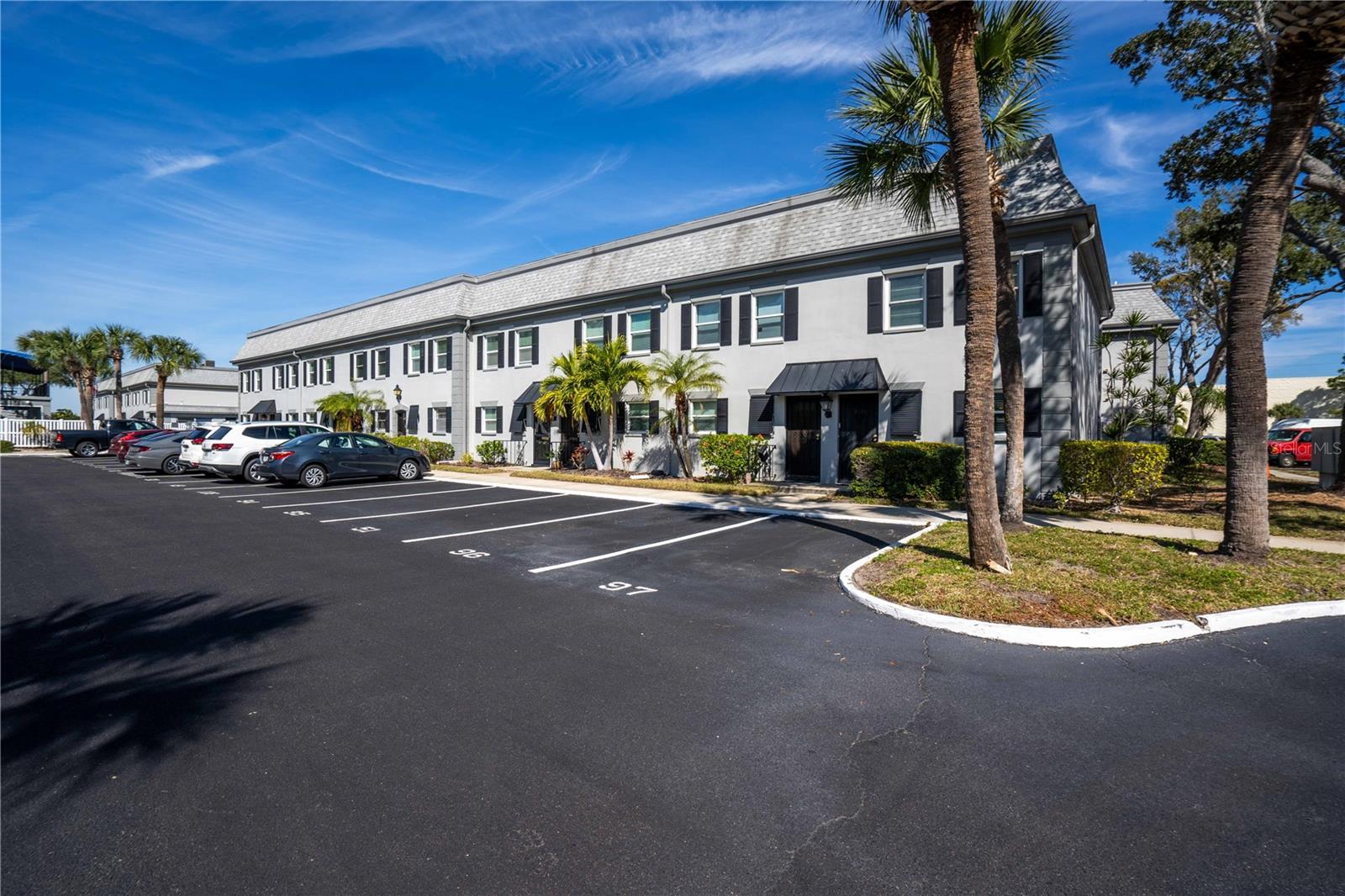 LES CHATEAUX CONDO - Residential