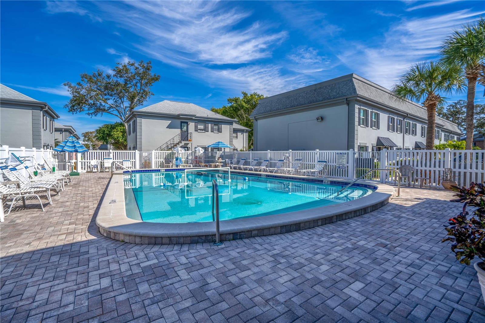 LES CHATEAUX CONDO - Residential