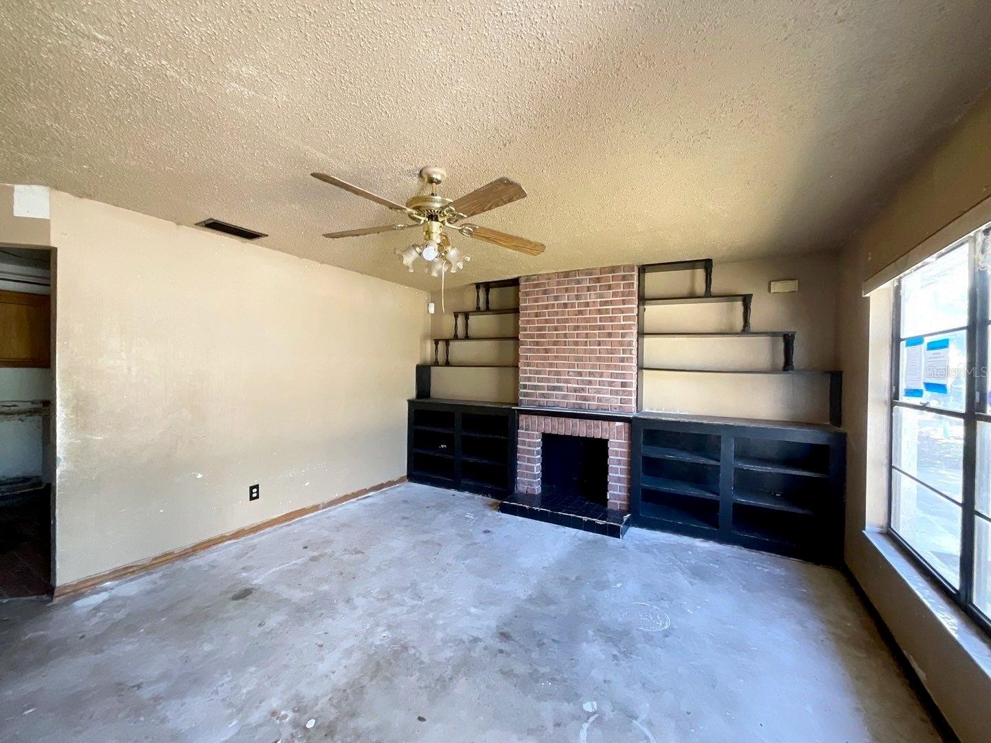 DELTONA LAKES UNIT 09 - Residential