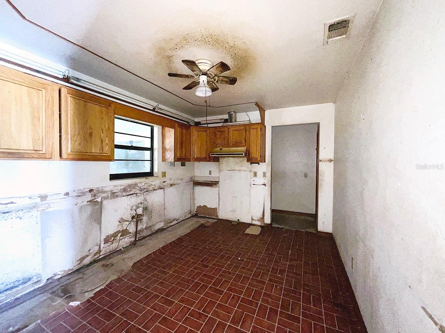 DELTONA LAKES UNIT 09 - Residential