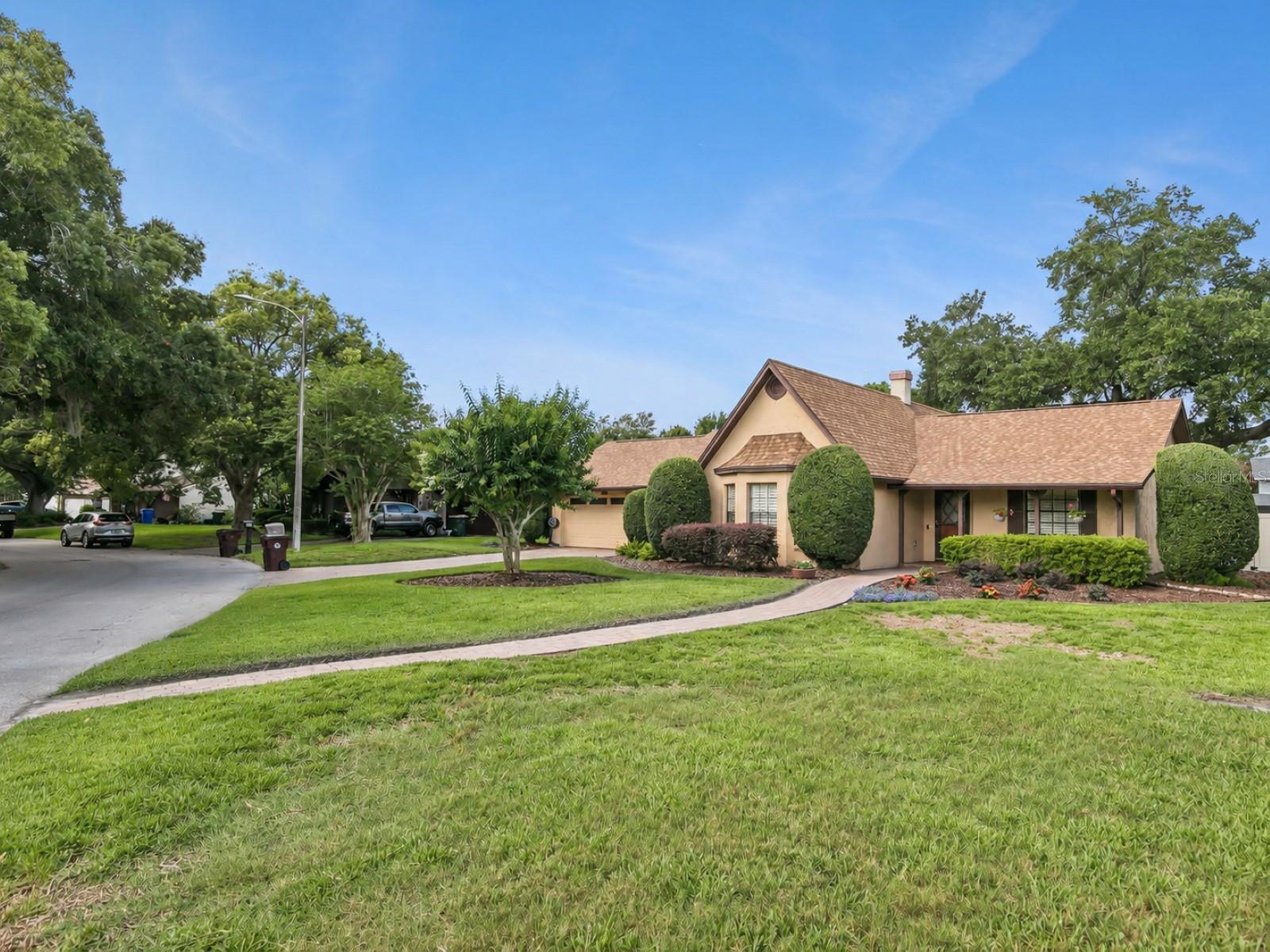 614 CYPRESS COURT