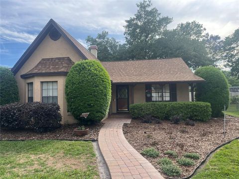 Photo of 614 Cypress Court, Saint Cloud, FL 34769 (MLS # S5147582)