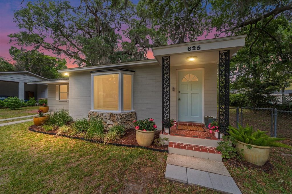 Photo of 825 SE 13th Street, Ocala, FL 34471 (MLS # OM723152)