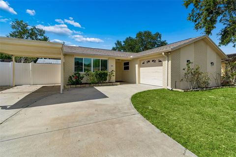 Photo of 8806 Oak Circle, Tampa, FL 33615 (MLS # TB8505340)