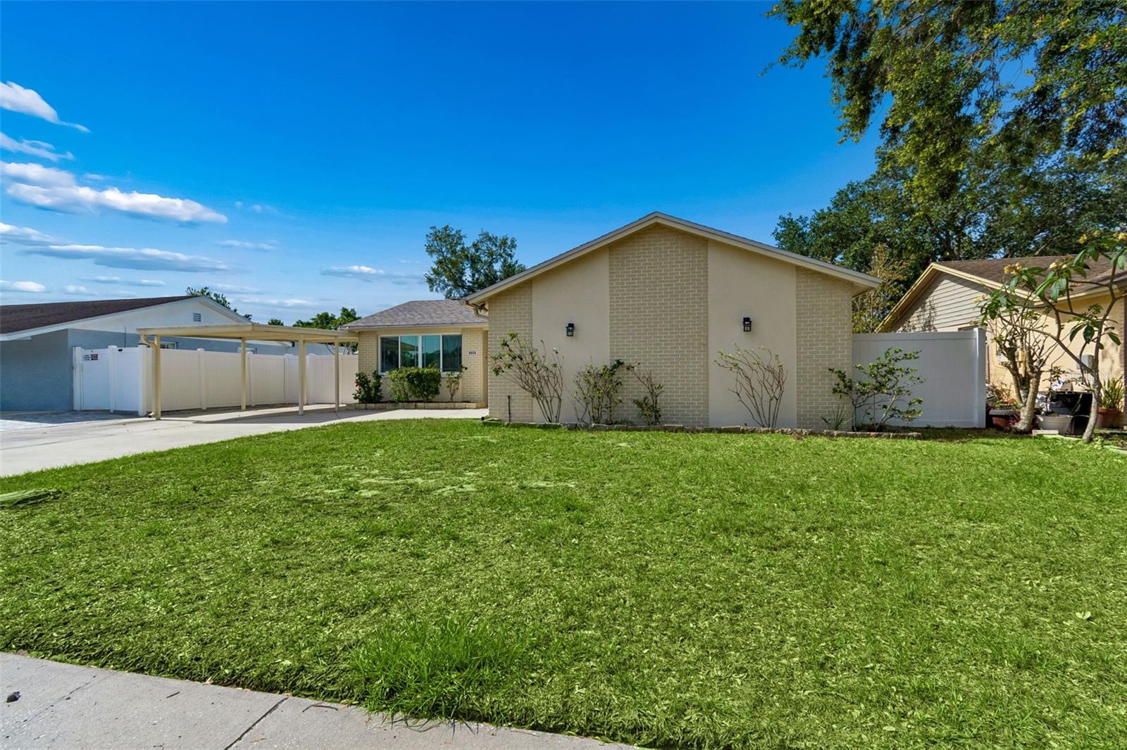 8806 OAK CIRCLE