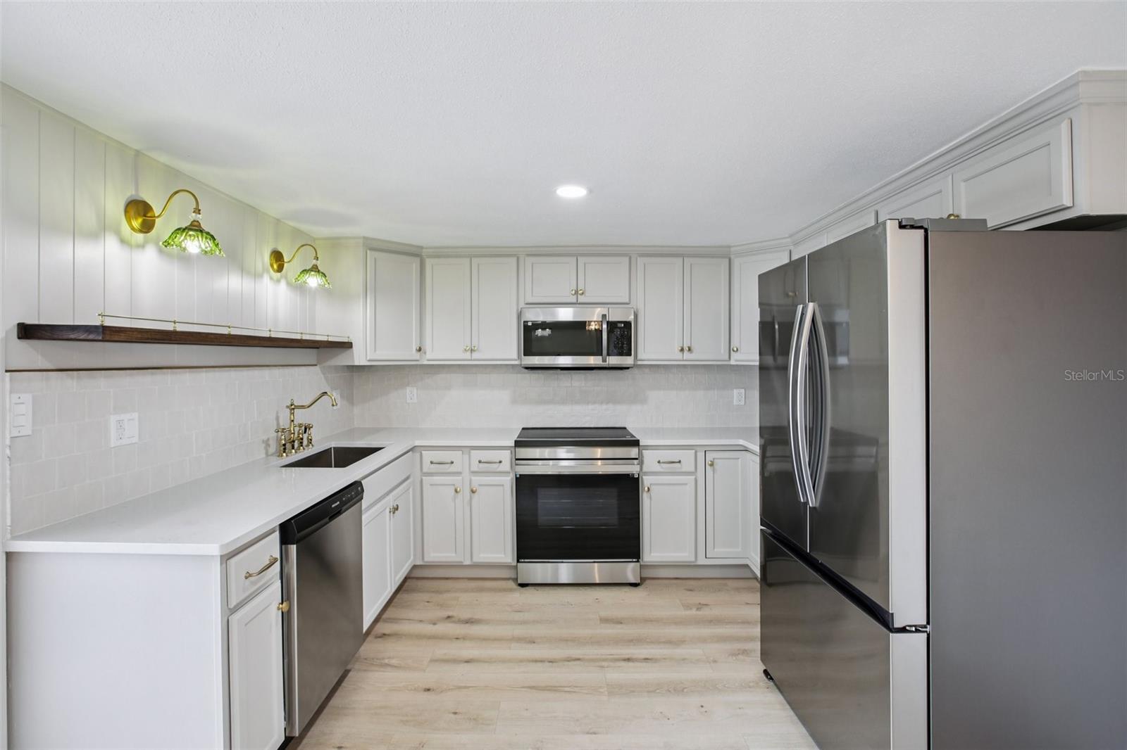 HOLIDAY GARDENS ESTATES - Residential