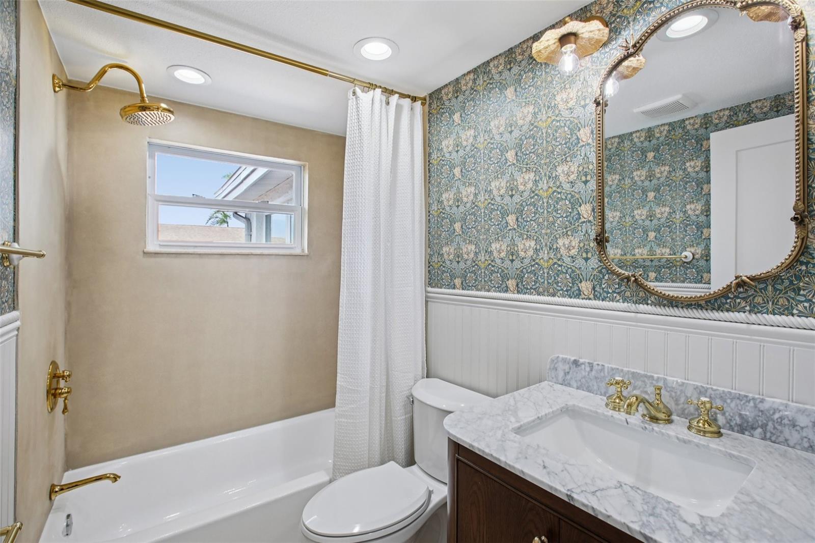 HOLIDAY GARDENS ESTATES - Residential
