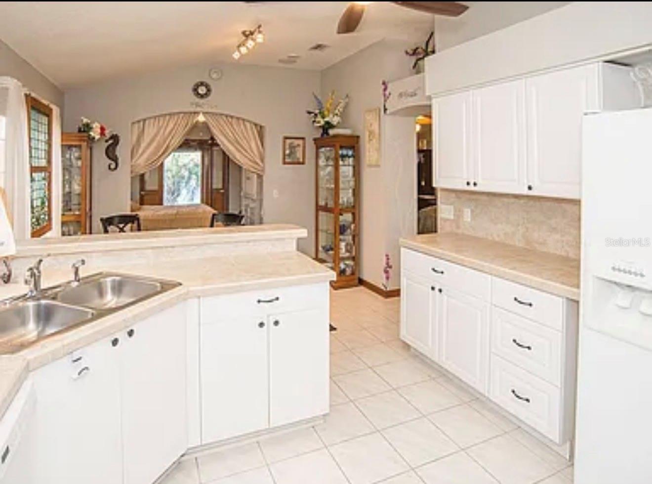 LADY LAKE ORANGE BLOSSOM GARDENS UNIT 18 - Residential