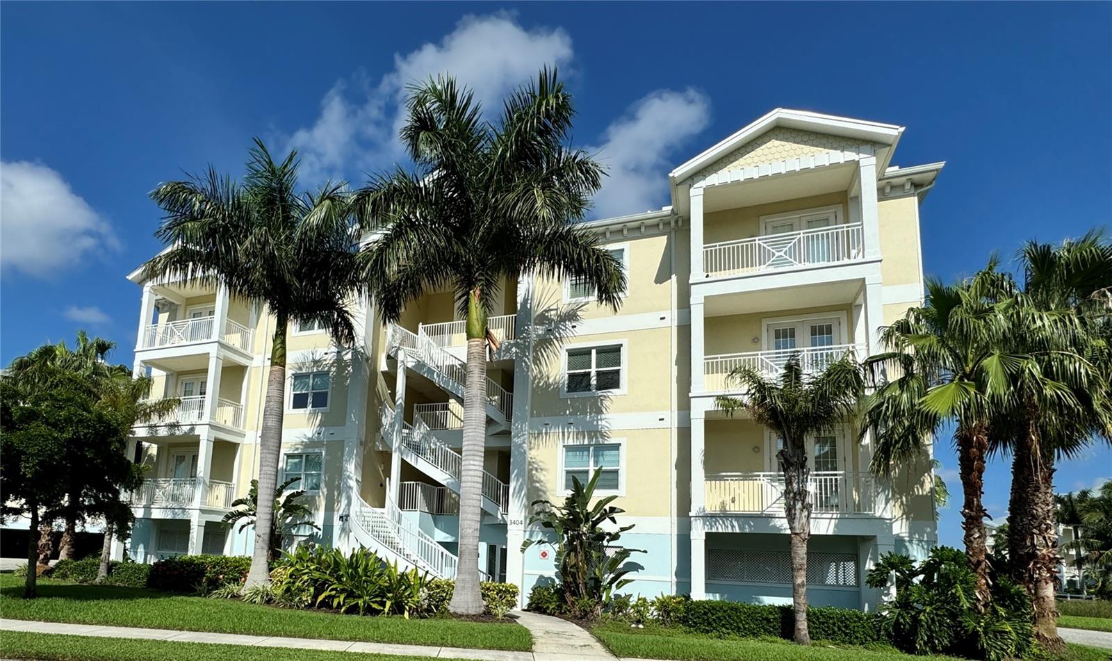 PALMA SOLA BAY CLUB - Residential