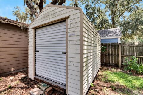 A home in LAKELAND